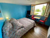 Hostal EntreOrientes Hotels near Sausalito Stadium