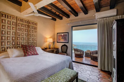 Casa Perezoso above Playa Los Muertos - Great Central Location