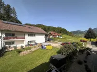 Beautiful apartment with terrace and view of the Belchen, up to 5 people Hoteles en Münstertal