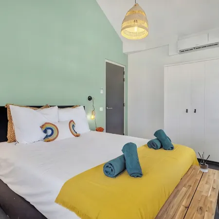 Modern 2BR Waterfront Apartment - Prime Location & Stunning View