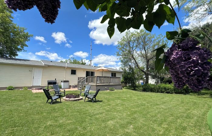Charming 3 Bedroom 2.5 bathroom finished basement, Huge yard and Charcoal grill