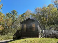 BEAUTIFUL LOG CABIN NEAR NEW RIVER HIKING STARGAZING WIFI NICE COUPLES RETREAT