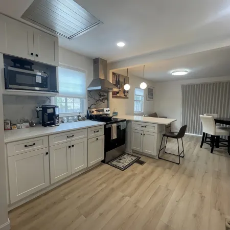 Newly Renovated Luxury 3-Bed 2-Bath Home with Easy Airport Access
