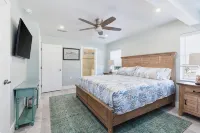 Waterfront, oceanview renovated pvt. 3 bedroom, 3.5 bath with pool and dockage. - 4星級