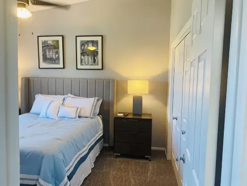 Lovely Designer 1 Bedroom with Free Parking - Apartments