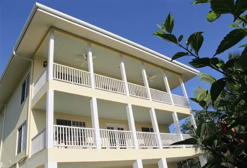 Safe Hilltop Villa in Gated Community on Main Island(Colon) 5 minutes from Town - Homestays