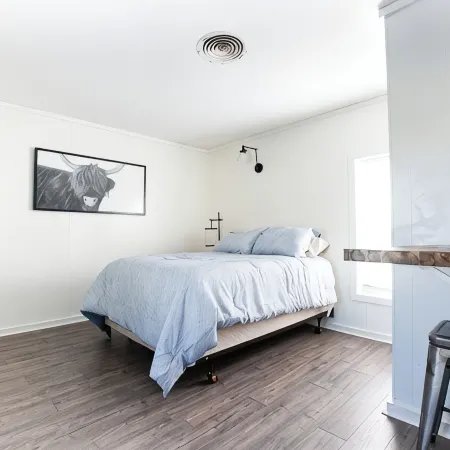 Charming apartment near Parkview Stadium in Fort Wayne
