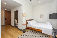 Studio 613 at The Frank - Apartemen