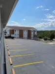 Schmidt's Creek Hotel - parking