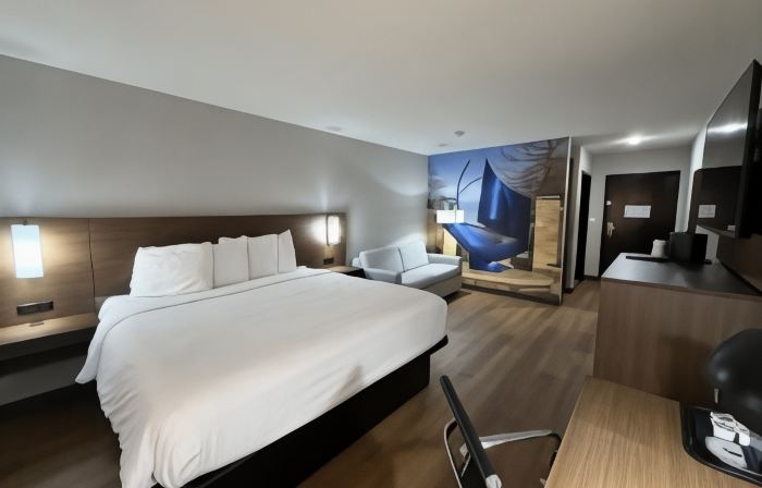 Clarion Pointe Addison Dallas North