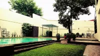 Purple Tree Bed & Breakfast - Bed and Breakfasts