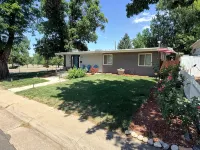 Private 1,200 Sq Ft Retreat with Near Red Rocks, Denver and Olde Town Littleton