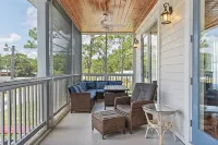 Beautiful 8-bedroom house Sleeps 24 in Santa Rosa Beach. Private Pool & Hot Tub - Wifi