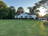 Charming Hudson Farmhouse on 12 Acres - 2 Miles from Cuyahoga Valley Nat’l Park - Boutique
