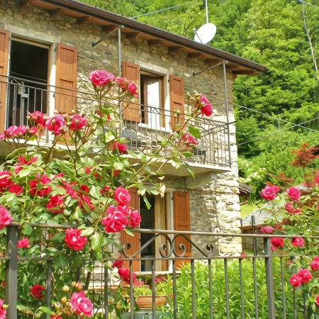 Apartment in an old barn, private garden overlooking the village