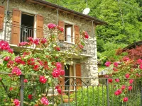 Apartment in an old barn, private garden overlooking the village