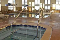 Arbuckle Lodge Gillette - Hot Tub