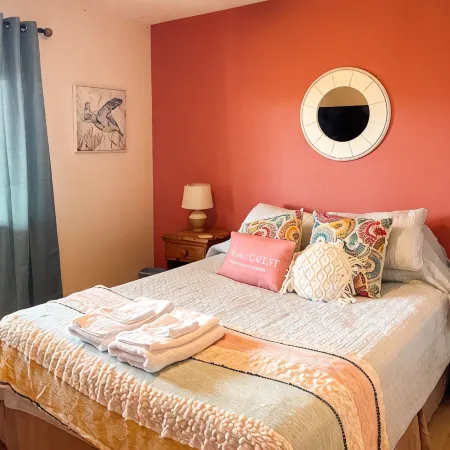 500 Feet to the Beach, Full House with Stocked Kitchen, Linens & Beach Supplies
