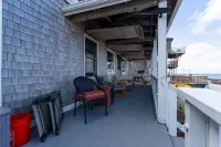 Waterfront home for family getaways - Wifi