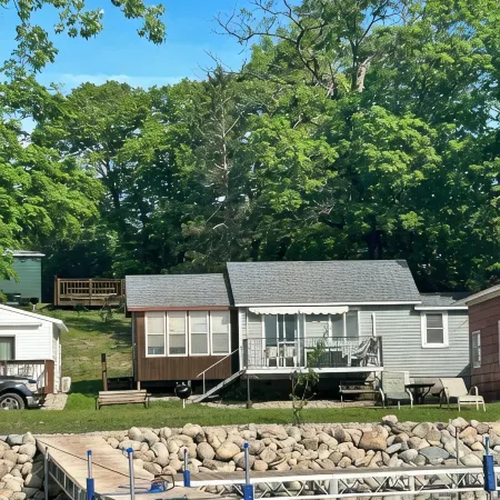Modern lakeside cabin with panoramic views , deck and  screened porch
