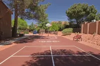 ~Red Rock Sanctuary w/Views~Pool~BBQ~Cozy~Clean~ - Gym