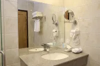 West Hotel - Airport Shuttle