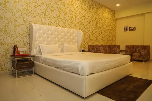 Hotel Golden - I
