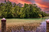 2/2 CABIN Directly on the Weeki Wachee River, Kayaks and a Canoe for Family Fun! -  Privatzimmer