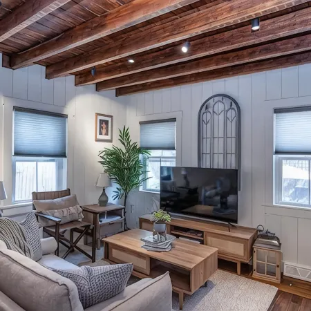 The Hideaway Cottage - Entire Home in Fox Point!