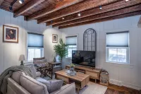 The Hideaway Cottage - Entire Home in Fox Point! - Bungalows