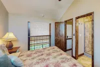 Lake Chelan Shores: Sandy Beach Delight # 1-5; Chelan, WA. Beautiful 2-bdr condo - Balkon