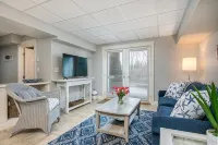 Walk to Town, Riverfront Retreat & Beach Pass