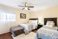 Beautiful sunset Lakehouse with with amazing views and heated pool and jacuzzi ! - Wifi