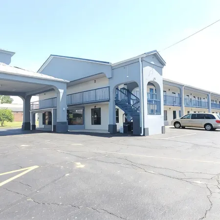 Excellent Inn & Suites
