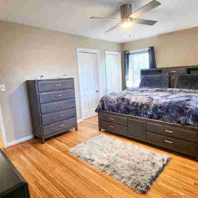 Spacious Escape: Five Bedroom Home Near Airport, Expo Center Rooms