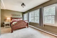 Beautiful Creekside Cabin, Rooftop Hot Tub, 15Min2 Red Rocks, No Pets, Licensed! - 4-Star