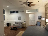 Charming pet-friendly suite in the heart of historic downtown Apalachicola - Wifi
