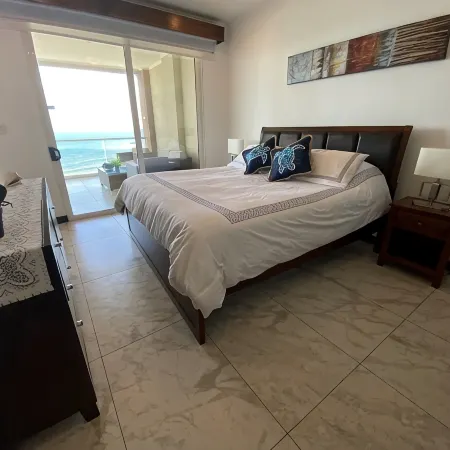 Beach Front - Spectacular Ocean Views!