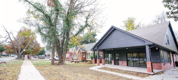 The Campus Cottage on Elm is the ideal University of Oklahoma gameday residence Hotels in Norman