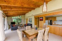 Stunning sea views-private-fully equipped-spotless