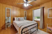 Bear Brow Cabin. Amazing view from brow to valley below. - 4-Star