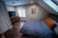 Cozy Loft steps from VT Downtown - Homestays