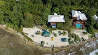 Coral Beach Retreat – Private Beachfront Escape - Homestays