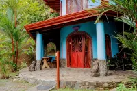 Family Friendly Waterfall Home with pool & Wi-Fi / 7p - 3 tähden