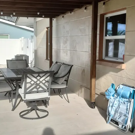 Beach Style House w/ large backyard, close to fishing, canoeing, and beaches Отели в г. Уэст-Брейдентон