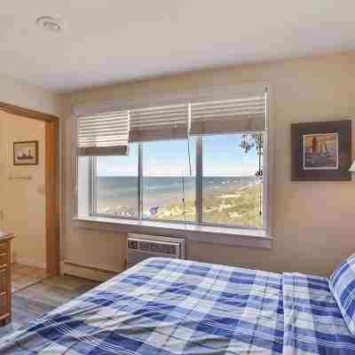 Asher's Lake Michigan Premier 2 Br Beachfront Penthouse Condo - Driveable!! Rooms
