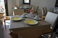 Aura Boutique - breakfast