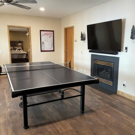 Escape to Paradise: Your dream vacation awaits in our stunning lakefront rental!