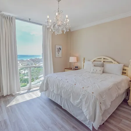 Book Your Beach Vacation! Penthouse Unit with Stunning Views of Destin!