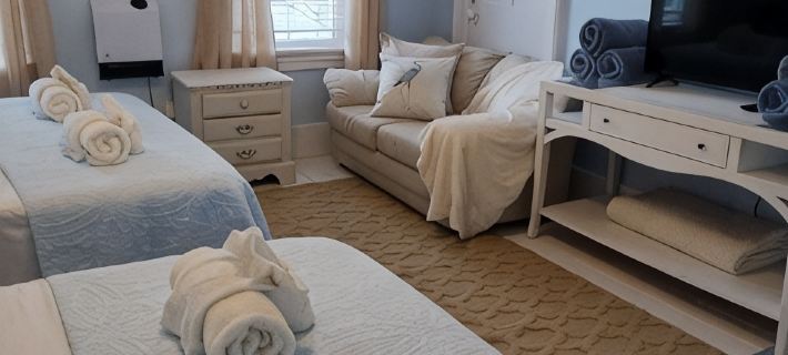 Hurry WE'Re Filling Fast! Downtown Short Walk to Food Bars & Ferrys.  Sleeps 18! Hotels in Sandusky
